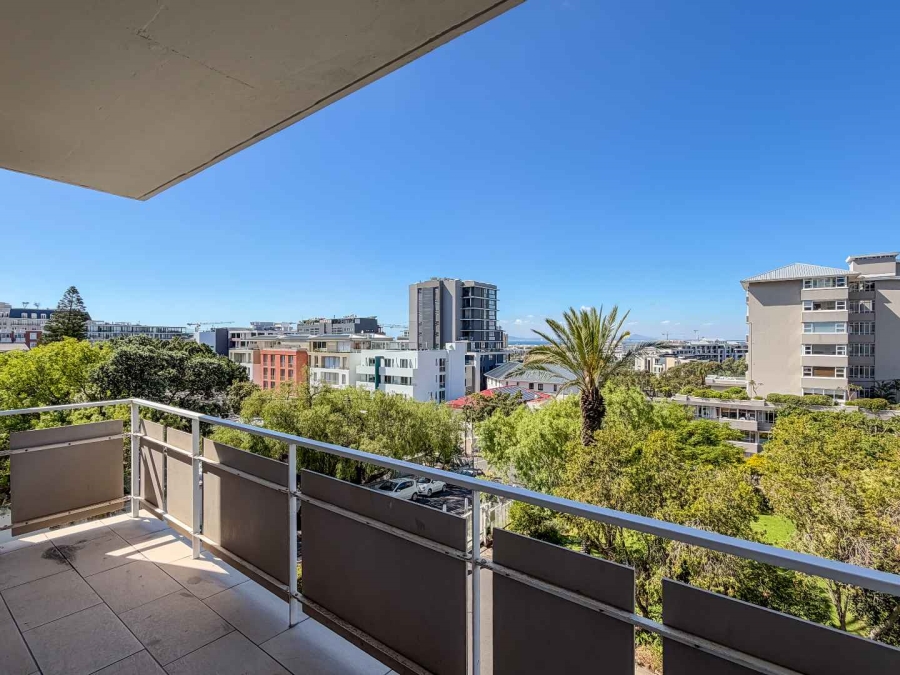 To Let 2 Bedroom Property for Rent in Green Point Western Cape